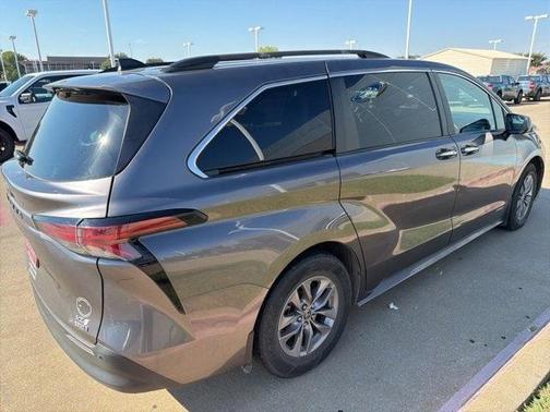 2021 Toyota Sienna XLE