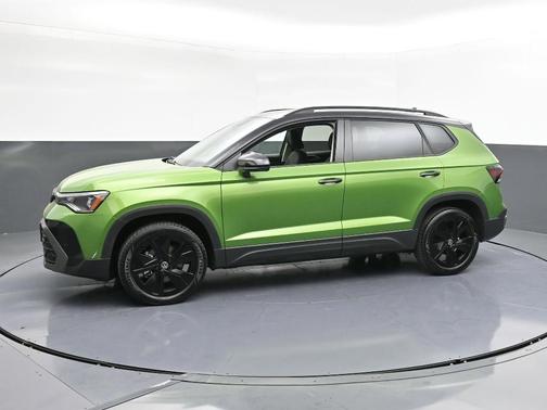 2025 Volkswagen Taos 1.5T SE Black