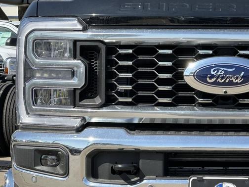 2025 Ford F-350 Lariat Super Duty