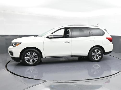2017 Nissan Pathfinder SV