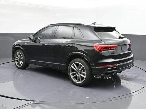 Mythos Black Metallic 2022 Audi Q3 45 S line Premium