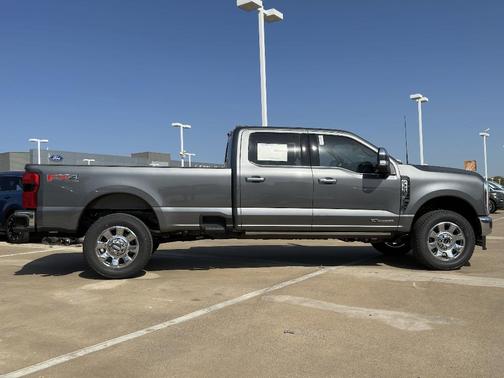 2025 Ford F-350 Lariat Super Duty