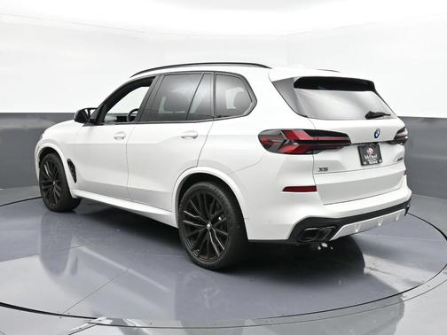 2024 BMW X5 M60i