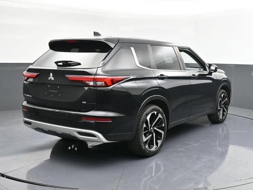 2022 Mitsubishi Outlander SE