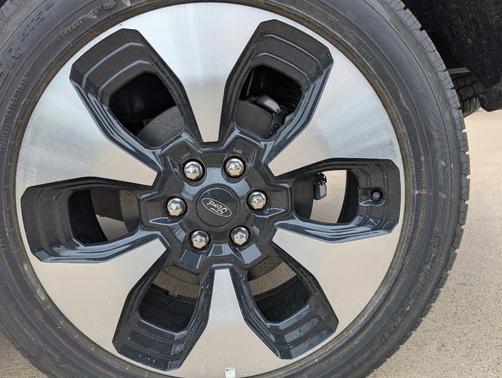 2025 Ford F-150 Lightning Platinum