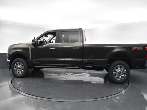 2025 Ford F-350 Lariat Super Duty