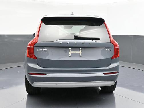 2022 Volvo XC90 T6 Momentum 7 Passenger