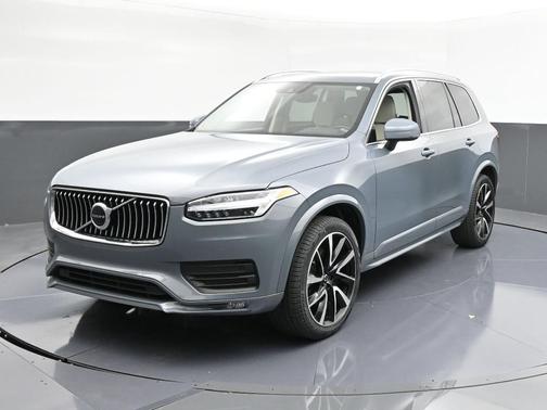2022 Volvo XC90 T6 Momentum 7 Passenger