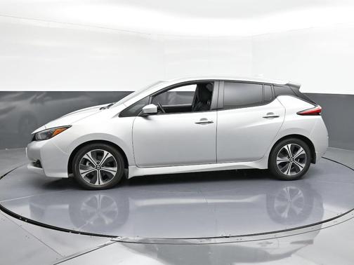 2022 Nissan Leaf SV