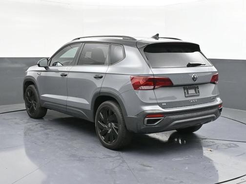 2024 Volkswagen Taos 1.5T SE Black