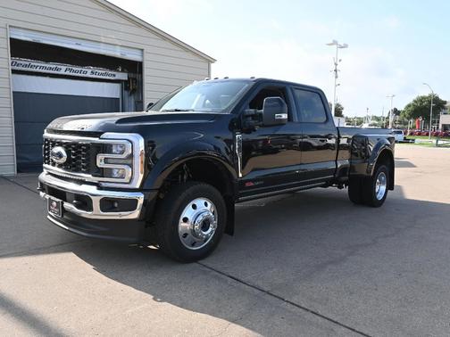 2025 Ford F-450 Lariat