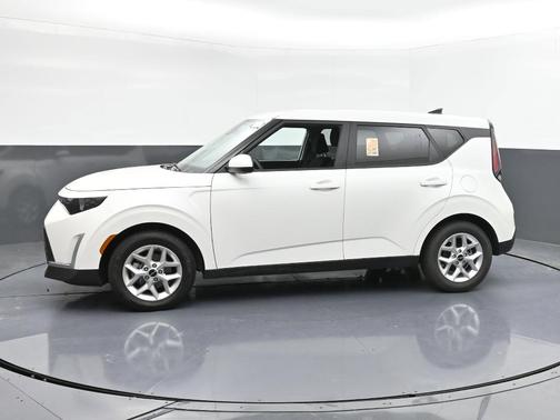 Snow White Pearl 2025 Kia Soul LX