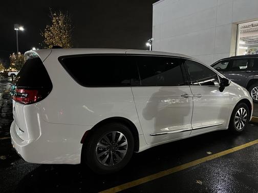 2023 Chrysler Pacifica Hybrid Limited