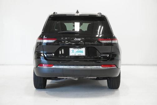 2022 Jeep Grand Cherokee Laredo