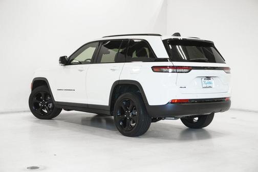 2022 Jeep Grand Cherokee Altitude