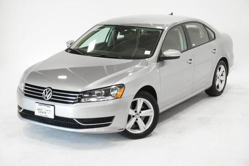 2014 Volkswagen Passat 1.8T Auto Wolfsburg Ed
