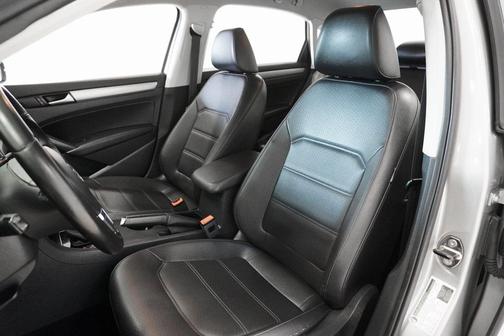 2014 Volkswagen Passat 1.8T Auto Wolfsburg Ed
