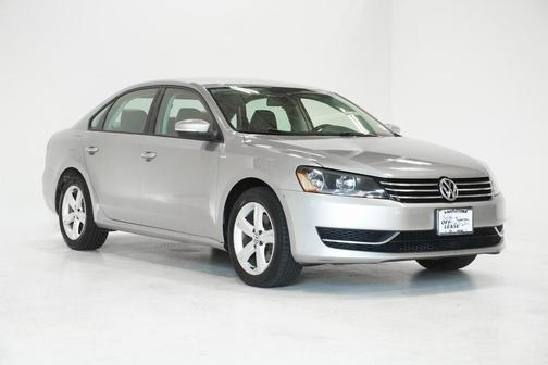 2014 Volkswagen Passat 1.8T Auto Wolfsburg Ed