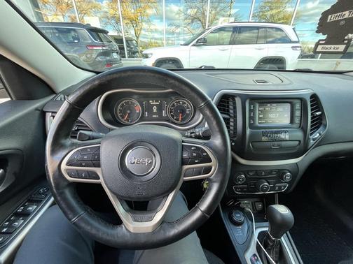 2017 Jeep Cherokee Sport