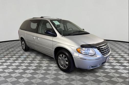 Bright Silver Metallic Clearcoat 2007 Chrysler Town & Country Limited