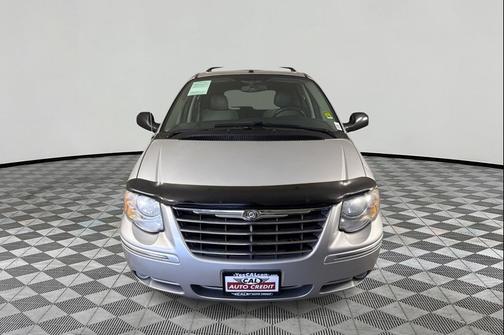 Bright Silver Metallic Clearcoat 2007 Chrysler Town & Country Limited