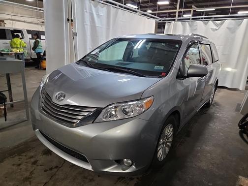 2017 Toyota Sienna XLE