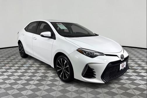 Super White 2017 Toyota Corolla SE