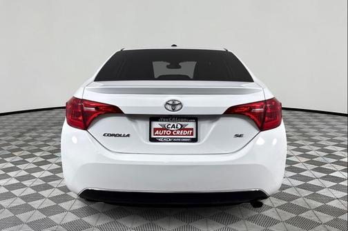Super White 2017 Toyota Corolla SE