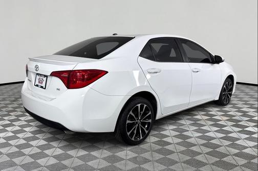 Super White 2017 Toyota Corolla SE