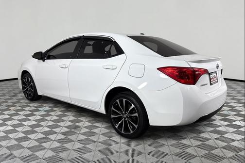 Super White 2017 Toyota Corolla SE
