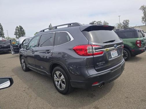 Magnetite Gray Metallic 2023 Subaru Ascent Premium 8-Passenger