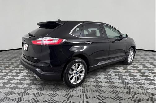 Agate Black Metallic 2022 Ford Edge Titanium