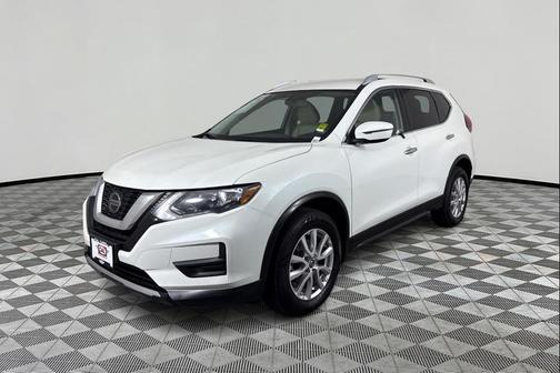 Pearl White 2018 Nissan Rogue SV