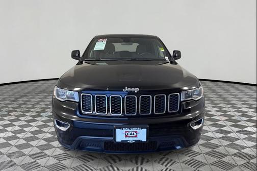 Diamond Black Crystal Pearlcoat 2019 Jeep Grand Cherokee Laredo
