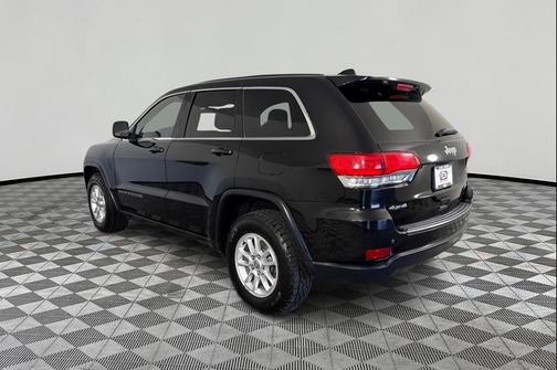 Diamond Black Crystal Pearlcoat 2019 Jeep Grand Cherokee Laredo