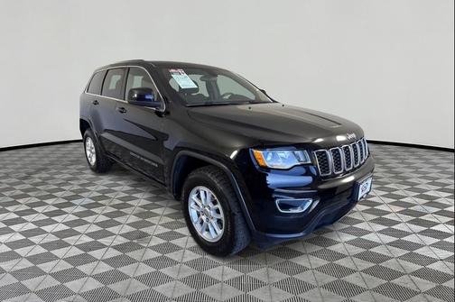 Diamond Black Crystal Pearlcoat 2019 Jeep Grand Cherokee Laredo
