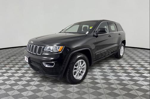 Diamond Black Crystal Pearlcoat 2019 Jeep Grand Cherokee Laredo