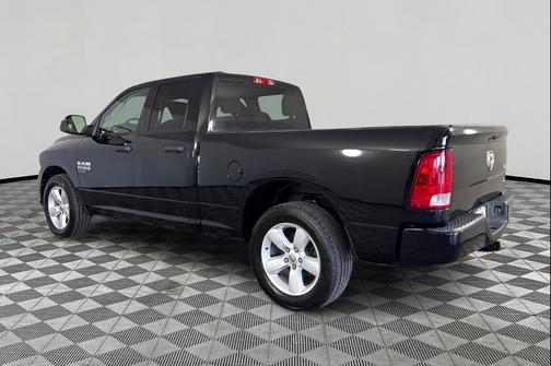Diamond Black Crystal Pearlcoat 2019 RAM 1500 Tradesman