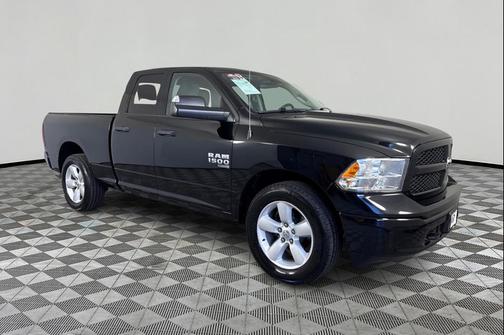 Diamond Black Crystal Pearlcoat 2019 RAM 1500 Tradesman