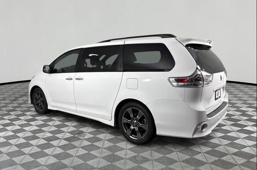 2019 Toyota Sienna SE