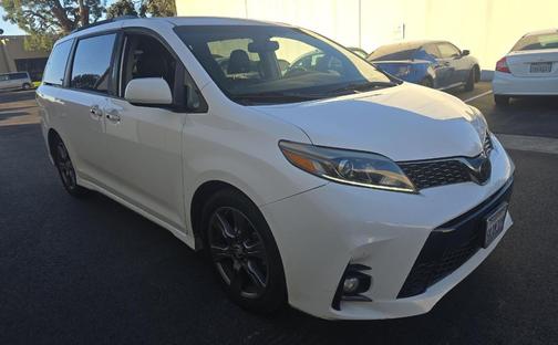2019 Toyota Sienna SE
