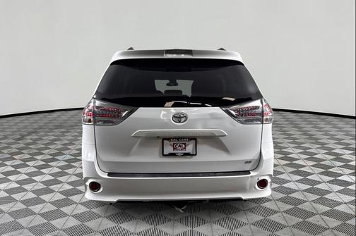 2019 Toyota Sienna SE
