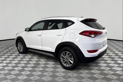 Dazzling White 2017 Hyundai TUCSON SE