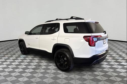 WHITE 2022 GMC Acadia AT4