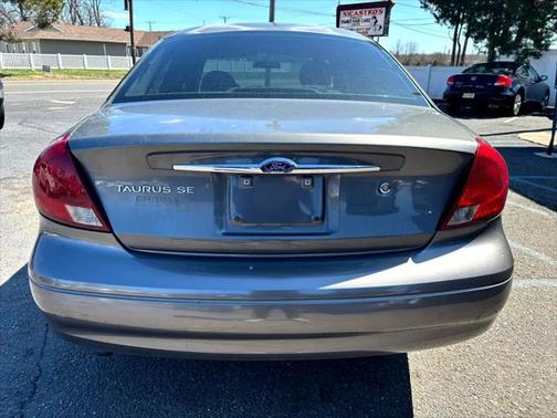 2002 Ford Taurus SE