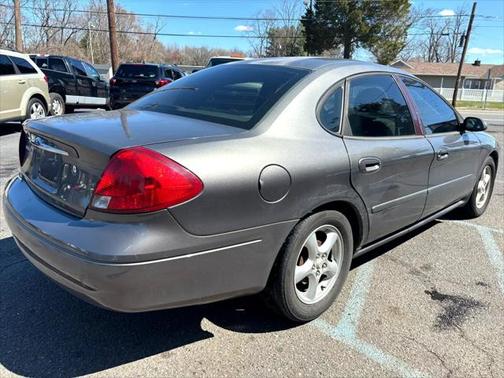 2002 Ford Taurus SE