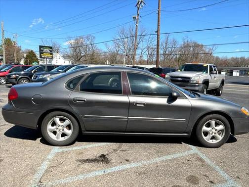 2002 Ford Taurus SE