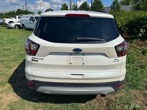 White Platinum Metallic Tri-Coat 2017 Ford Escape SE