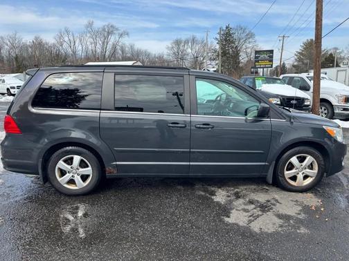 2011 Volkswagen Routan SEL
