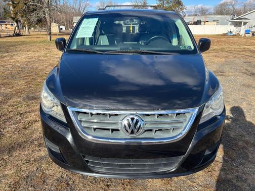 2014 Volkswagen Routan SE